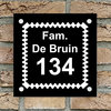 Naambordje voordeur vierkant 43 zwart bordje met witte tekst