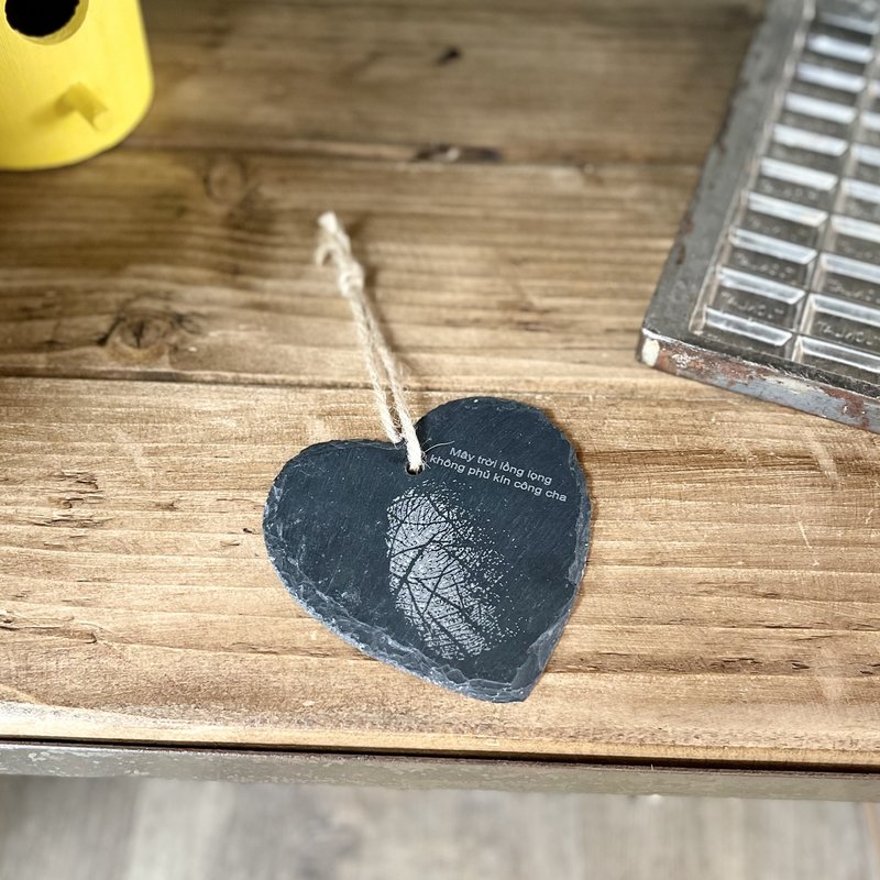 Leisteen hart met vingerafdruk