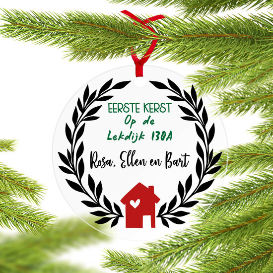 Plexiglas kerstbal met bedrukking eerste kerst met eigen tekst - Wij graveren deze luxe kerstbal met jouw tekst, geleverd inclusief lintje!