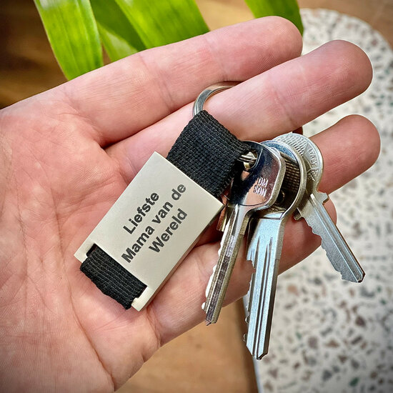 Sleutelhanger hang it - Praktisch en stijlvol personaliseerbaar vanaf 1 stuk - Keuze uit meer dan 160 lettertypen en 2300 illustraties